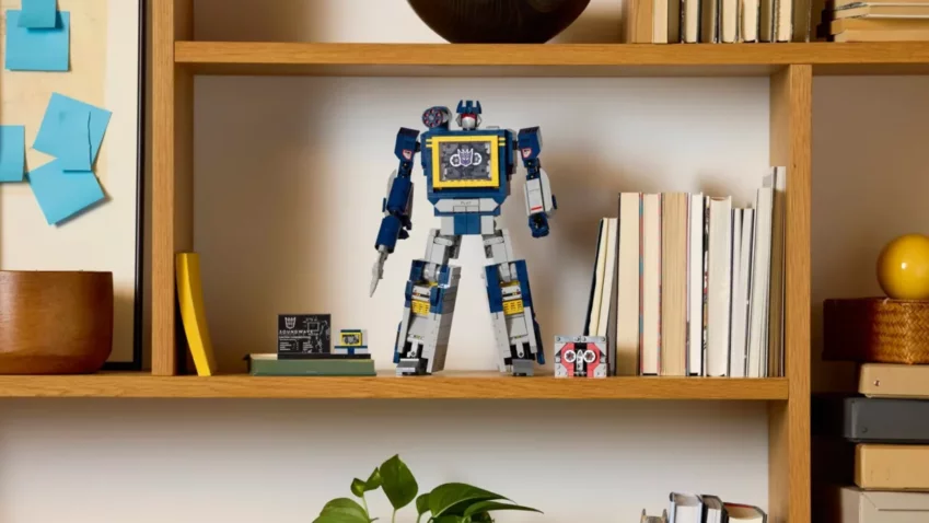 LEGO Icons TRANSFORMERS Soundwave