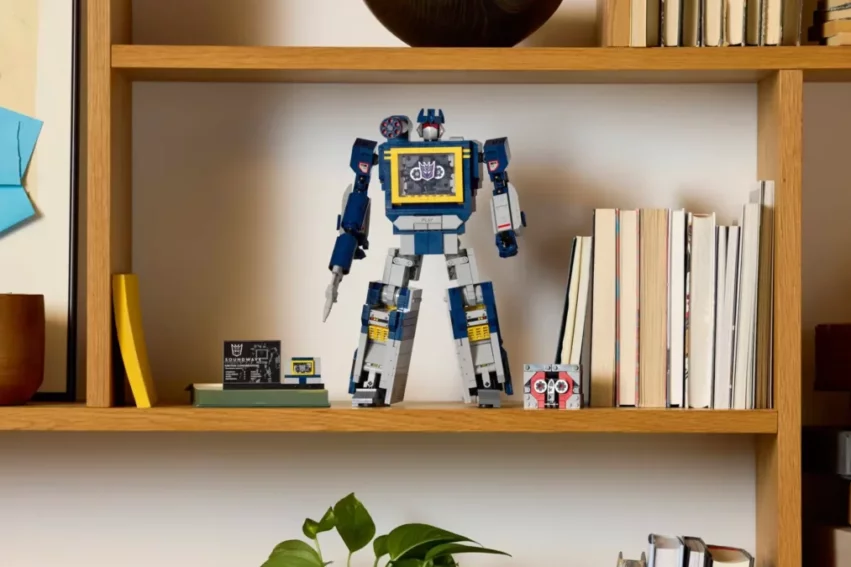 LEGO Icons TRANSFORMERS Soundwave