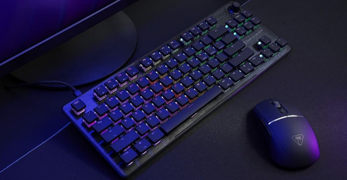 teclado Vulcan II TKL y el ratón Burst II Pro