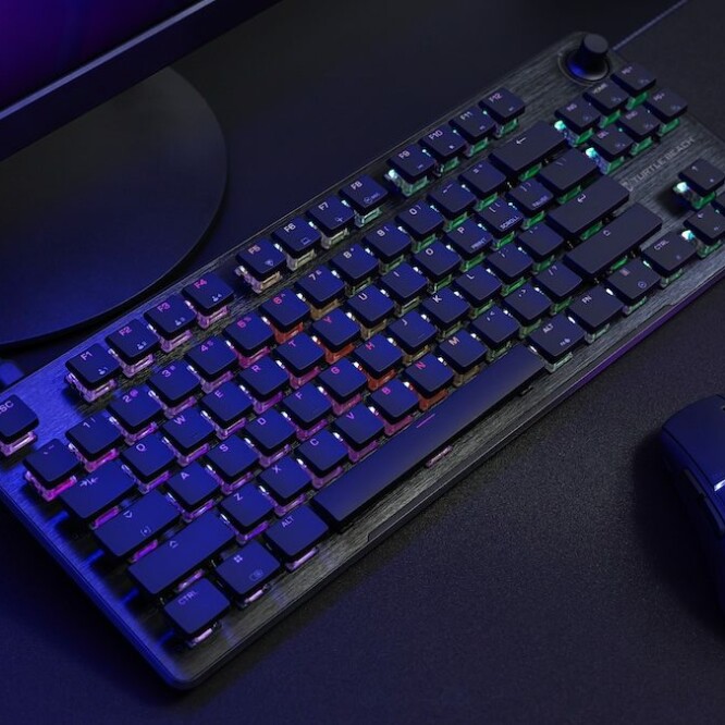 teclado Vulcan II TKL y el ratón Burst II Pro